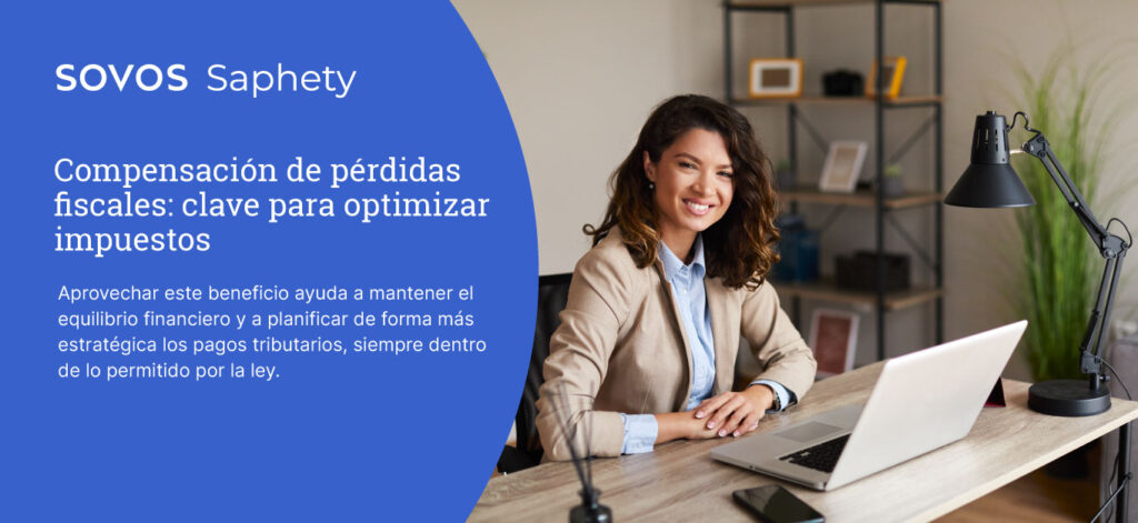 Profesional trabajando en oficina mientras analiza la compensación de pérdidas fiscales en su empresa.